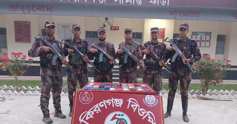 ২৯ ভারতীয় স্মার্টফোন উদ্ধার করেছে বিজিবি